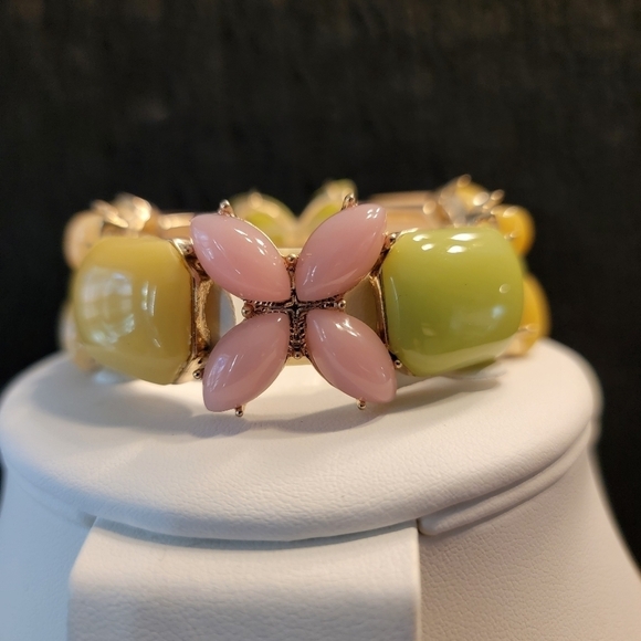 Set of 2 Vintage Pastel Acrylic Stretch Bracelet and Acrylic Bead Coil B… - Picture 2 of 11